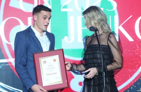 ONA ali ON 35 FOTO LJUBO VUKELIČ